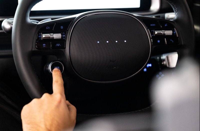 https://www.thurlownunn.co.uk/assets/media/hyundaiiconiq6steeringwheel.jpeg