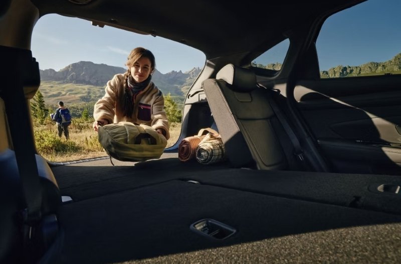 https://www.thurlownunn.co.uk/assets/media/hyundaitucsonrearfoldingseats.jpeg