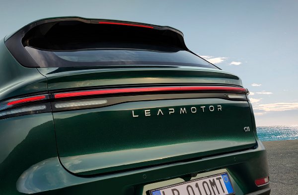 Rear view of a green Leapmotor C10 car with European licence plate.