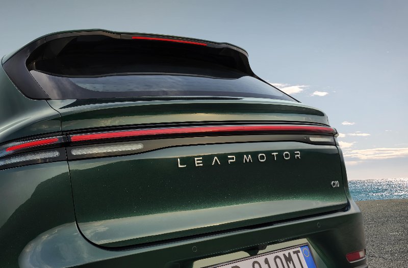 https://www.thurlownunn.co.uk/assets/media/rearviewofagreenleapmotorc10carwithrearlightsandlicenseplatevisible..jpeg