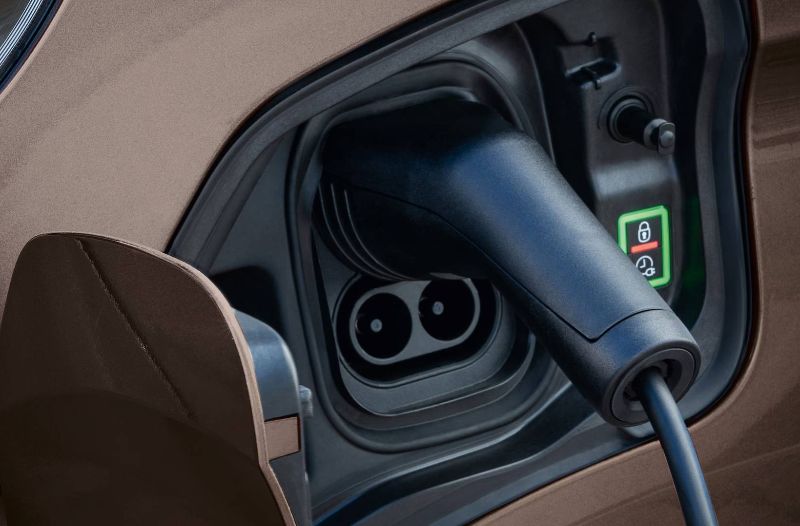 https://www.thurlownunn.co.uk/assets/media/vauxhallvivarolifeelectriccharger.jpeg